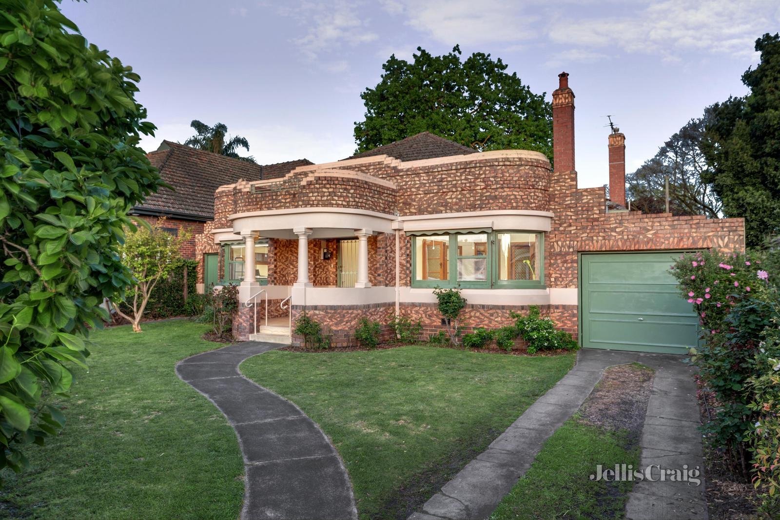 2 Franks Grove, Kew image 1