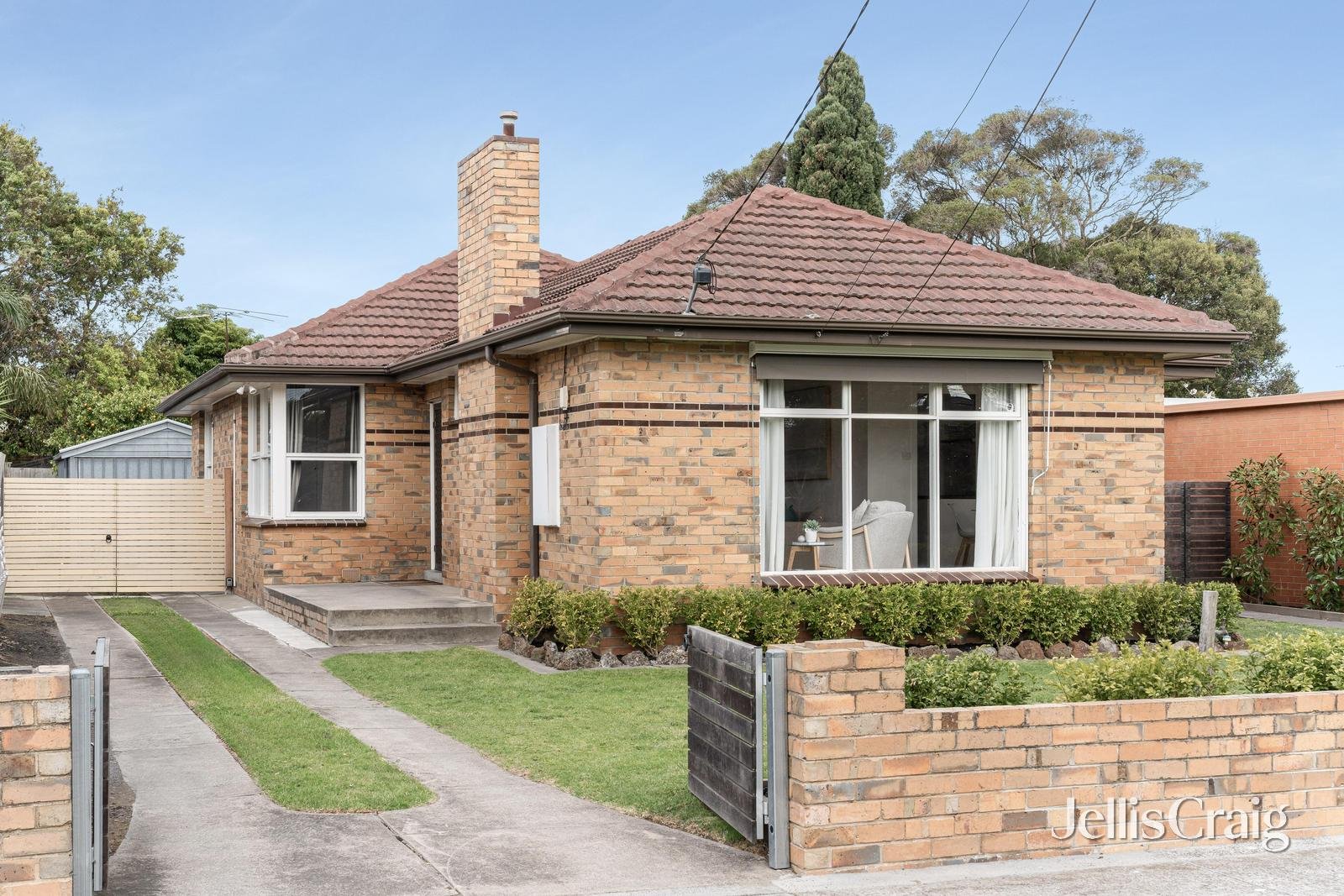 2 Gainsborough Road, Mentone image 1