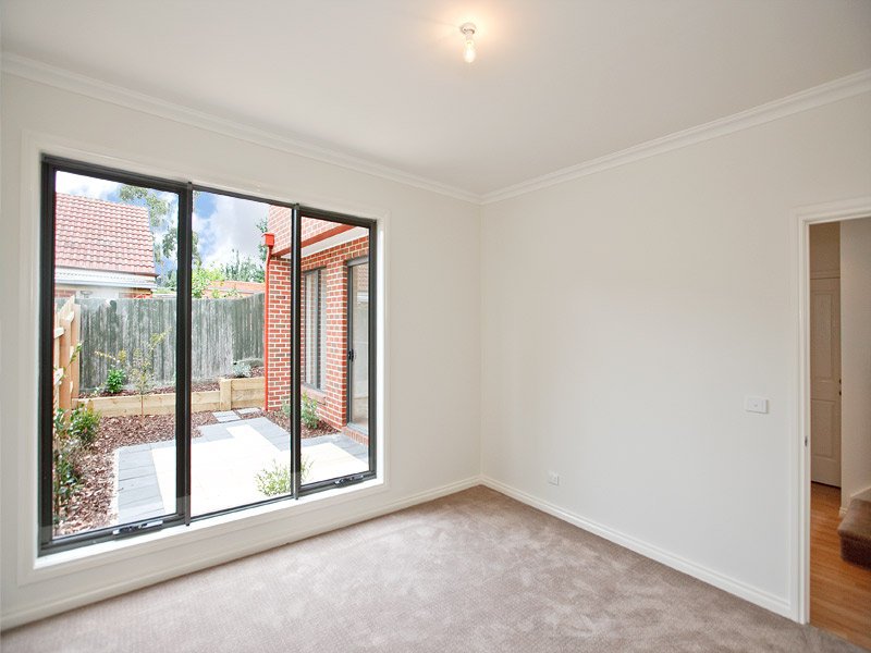 2 Garrawang Lane, Burwood East image 6
