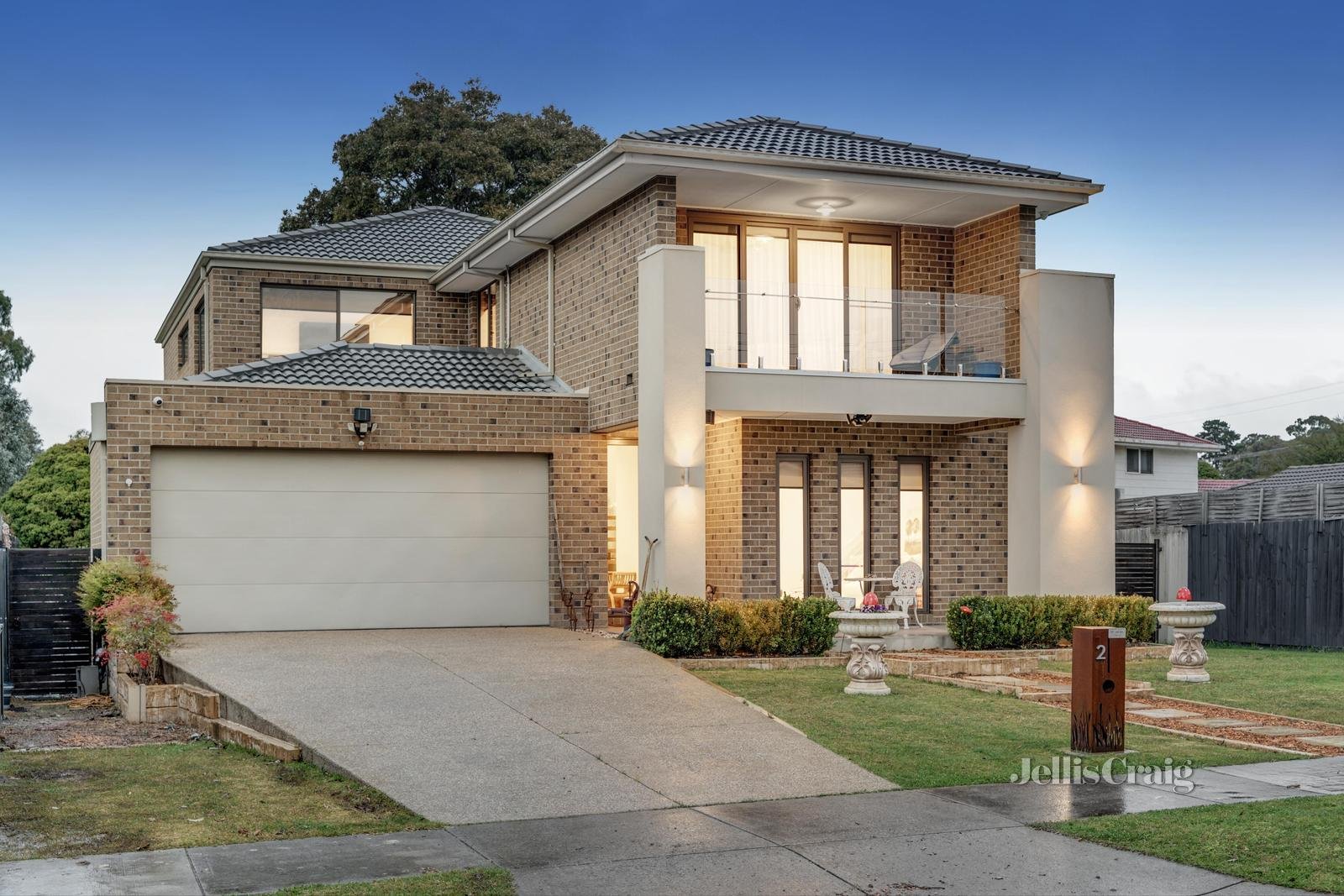 2 Gaynor Crescent, Glen Waverley image 1