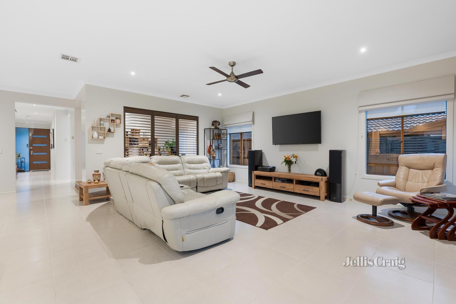 2 Gaynor Crescent, Glen Waverley image 2