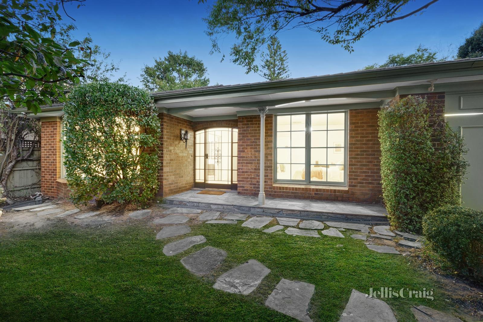 2 Georgian Court, Balwyn image 1