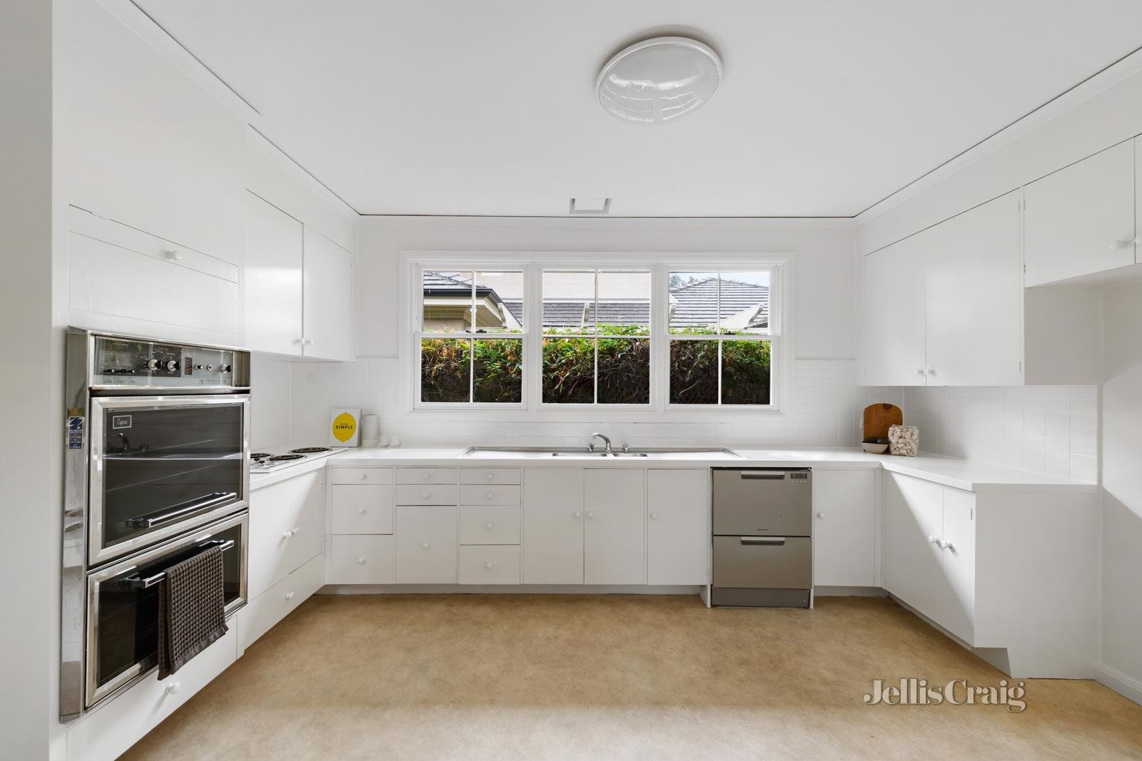 2 Georgian Court, Balwyn image 10