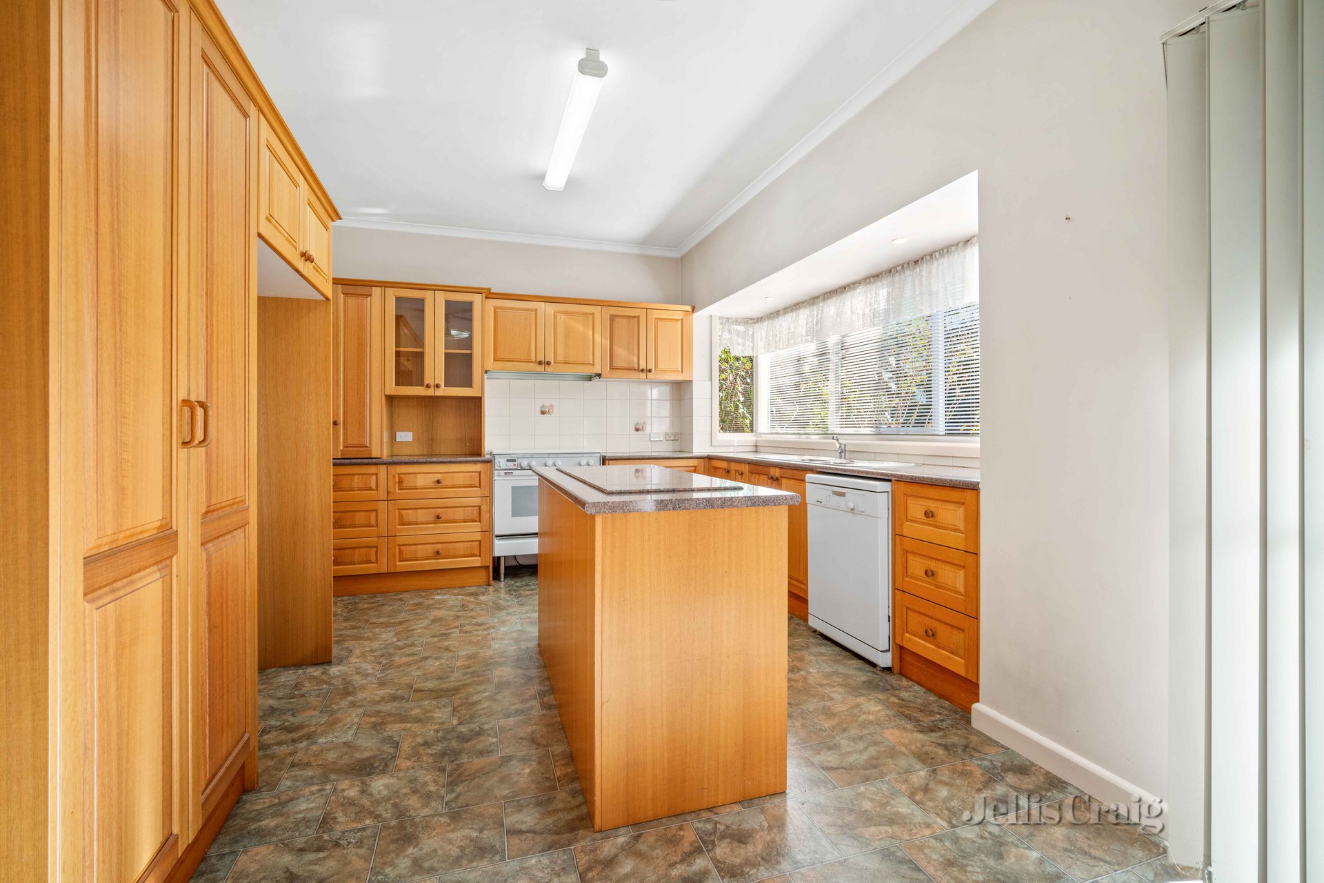 2 Gillies Street North, Lake Wendouree image 3