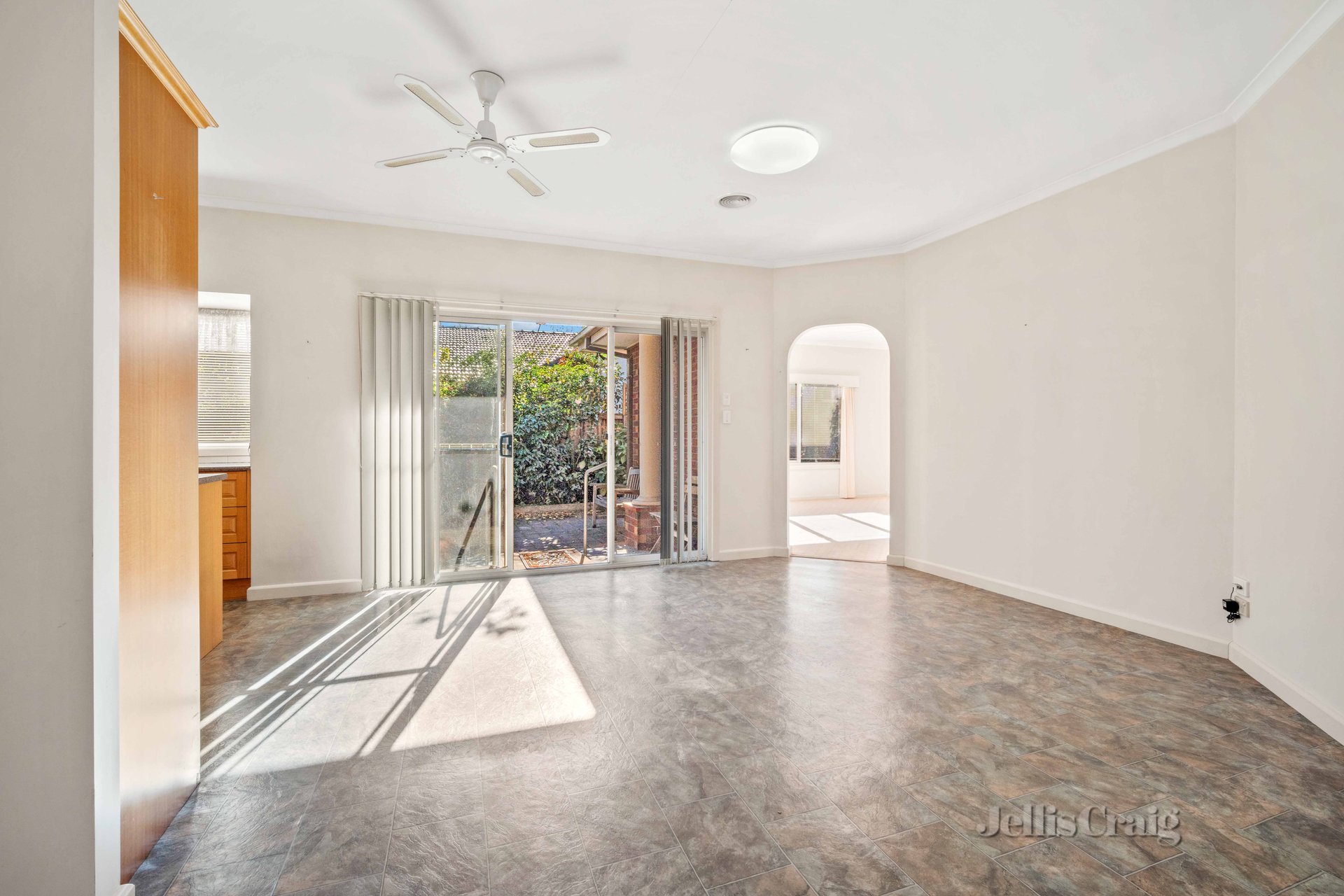 2 Gillies Street North, Lake Wendouree image 2