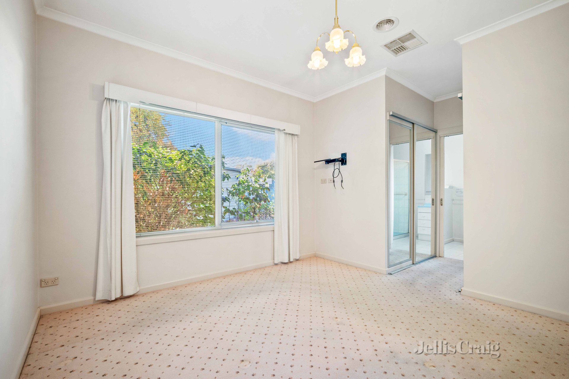 2 Gillies Street North, Lake Wendouree image 6