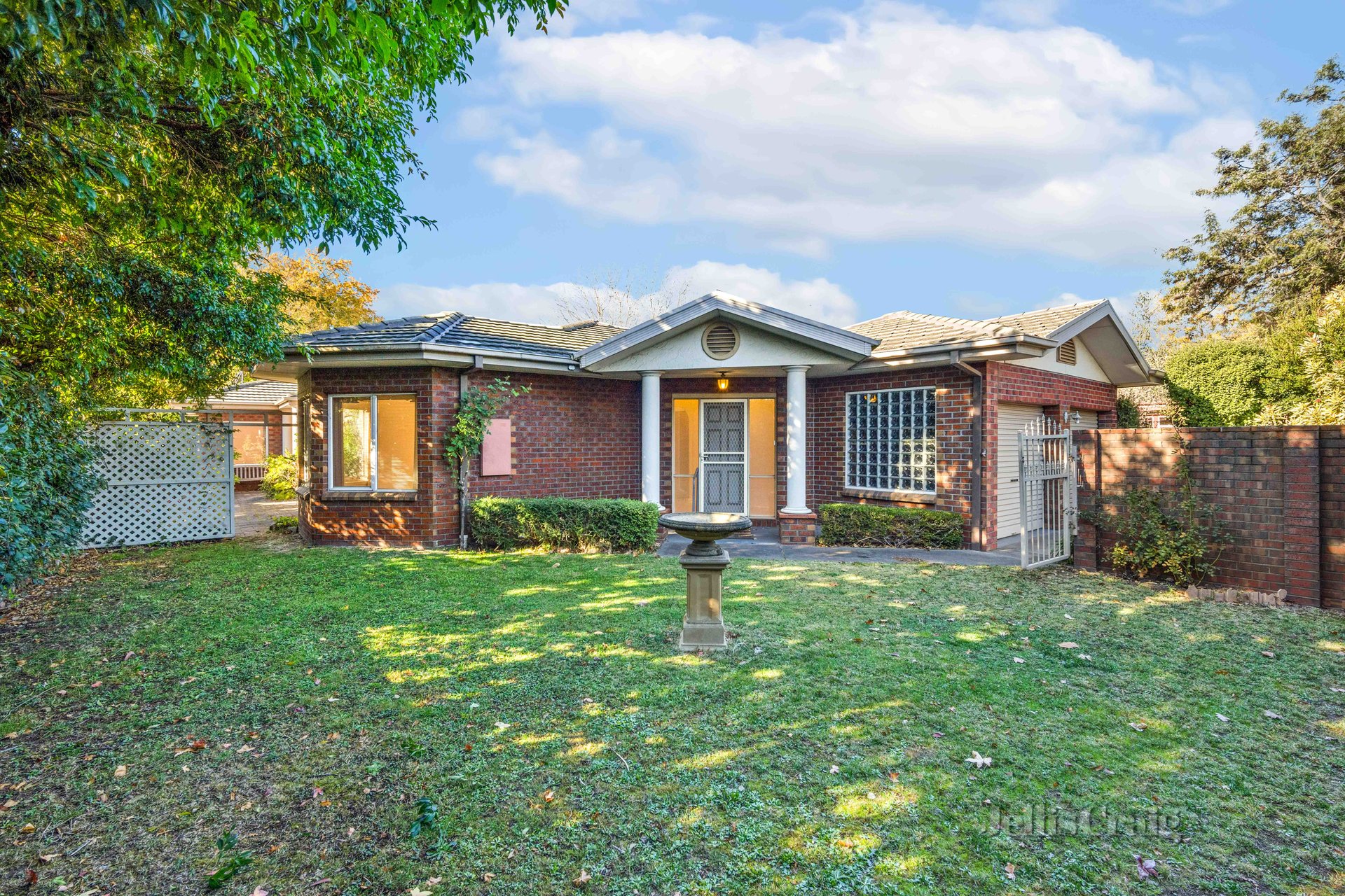 2 Gillies Street North, Lake Wendouree image 1