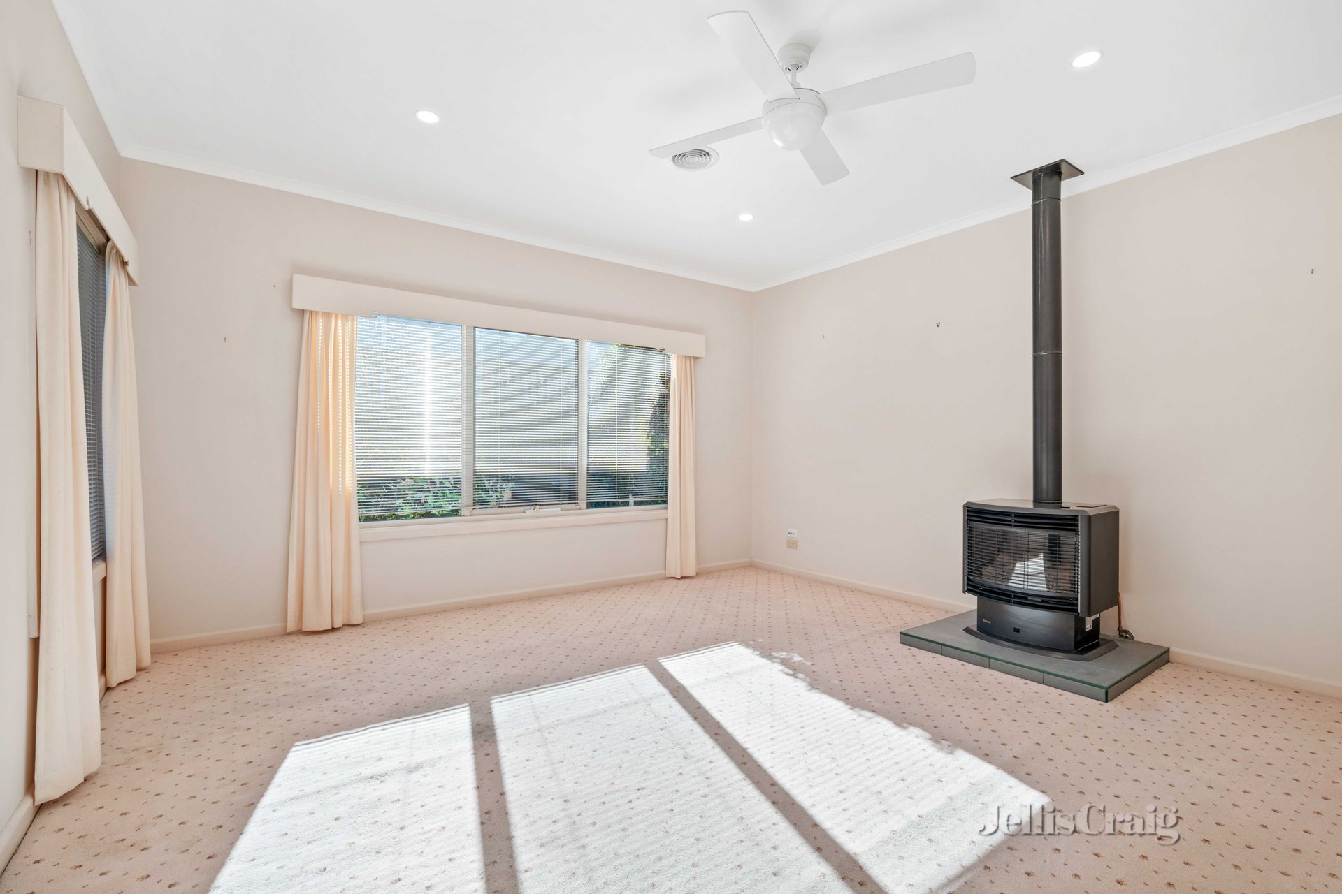 2 Gillies Street North, Lake Wendouree image 5