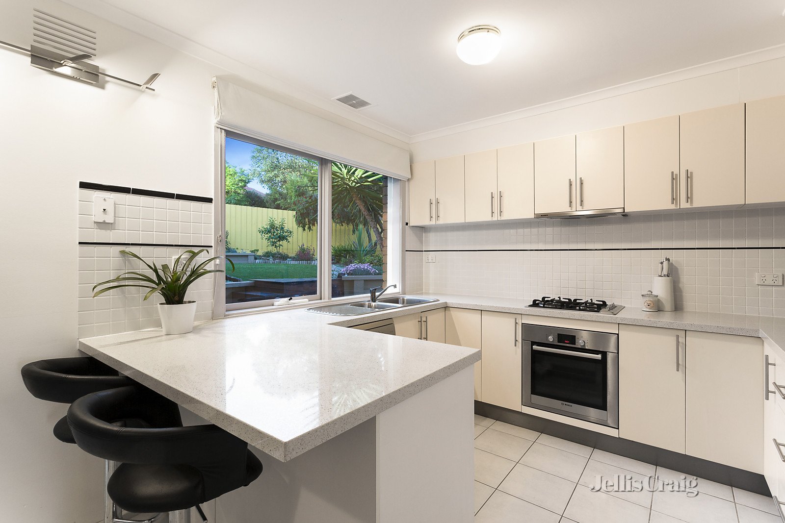 2 Girralong Court, Greensborough image 4