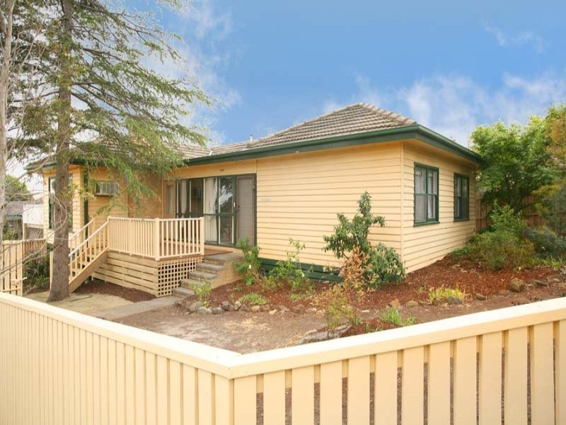 2 Gissing Street, Blackburn South image 1
