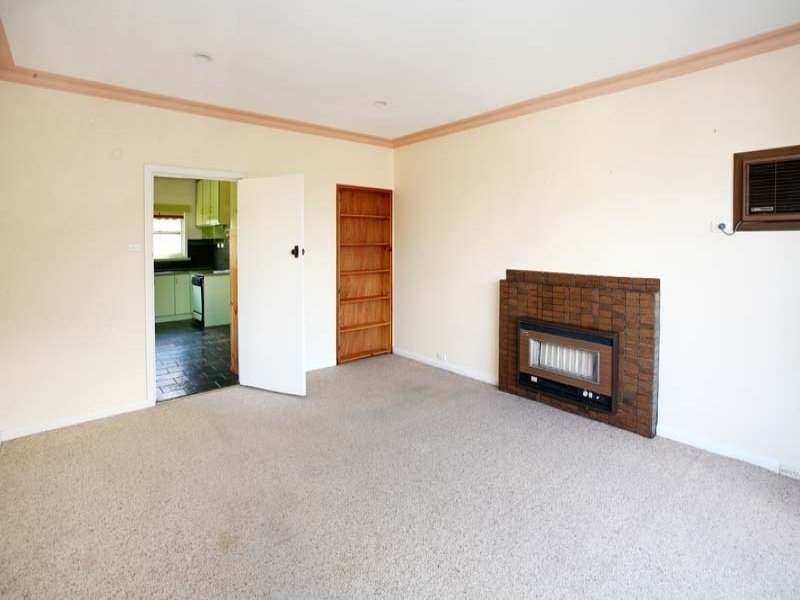 2 Gissing Street, Blackburn South image 3