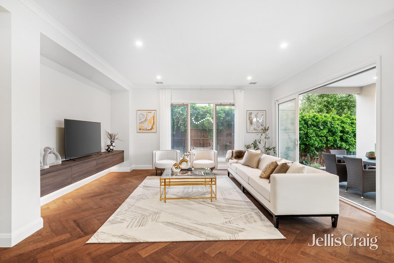 2 Glenarm Place, Mount Waverley image 4