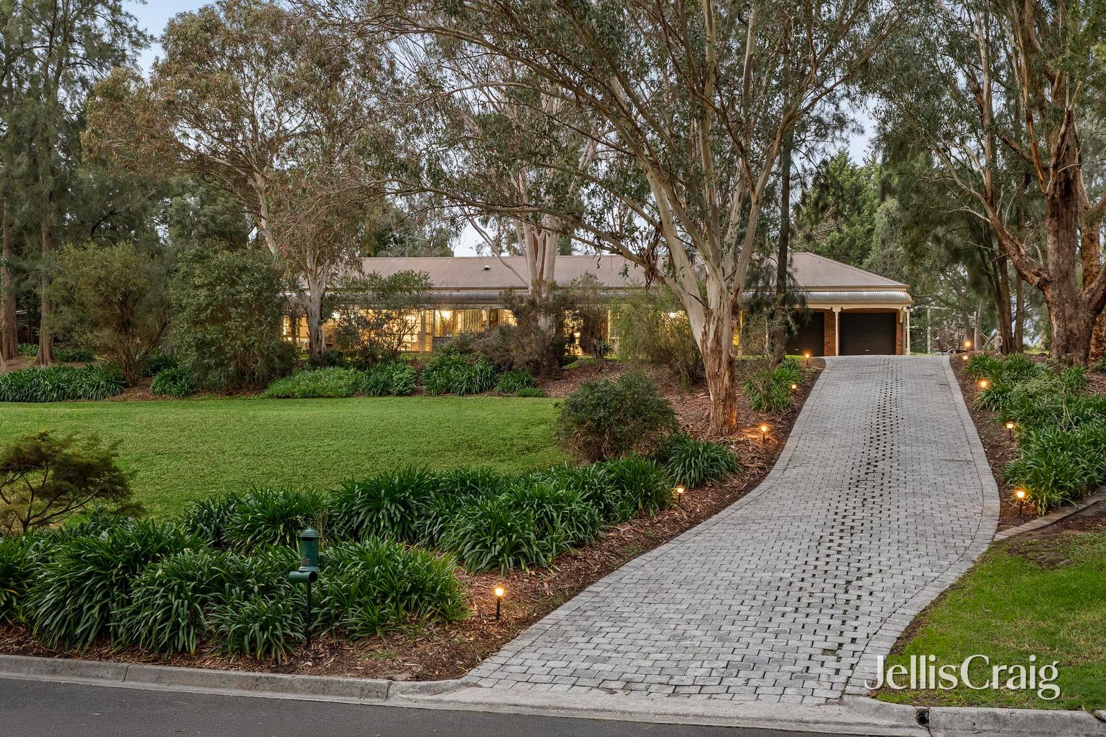 2 Glenwood Close, Donvale image 1