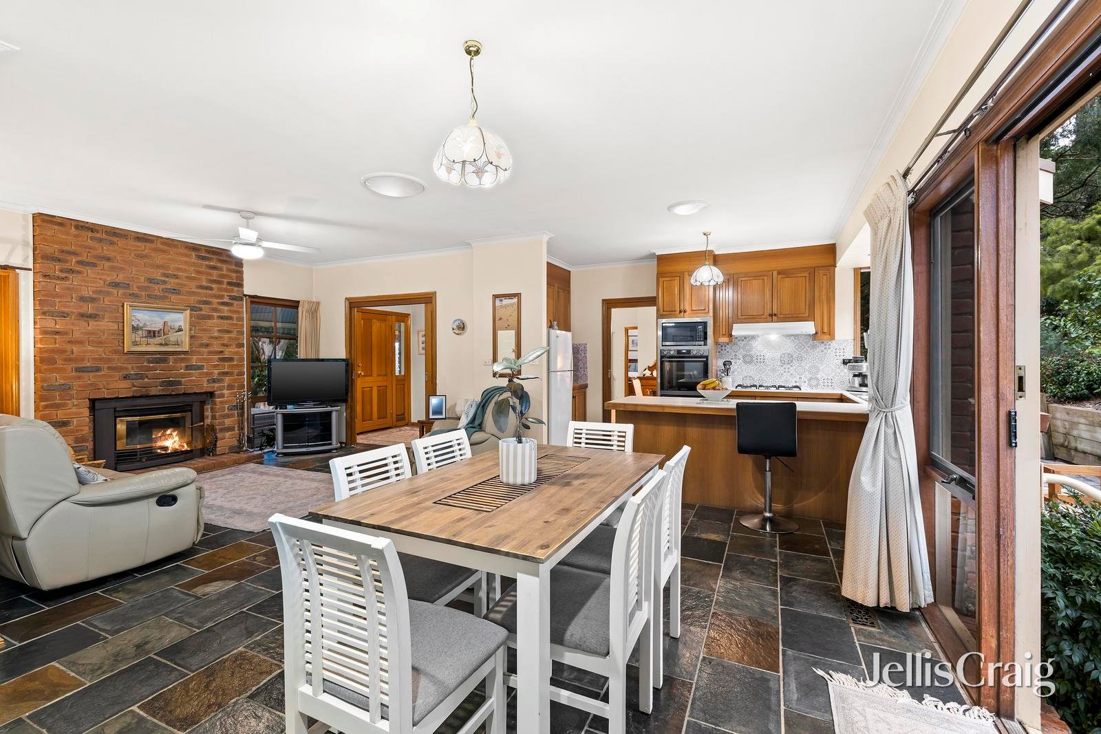2 Glenwood Close, Donvale image 6