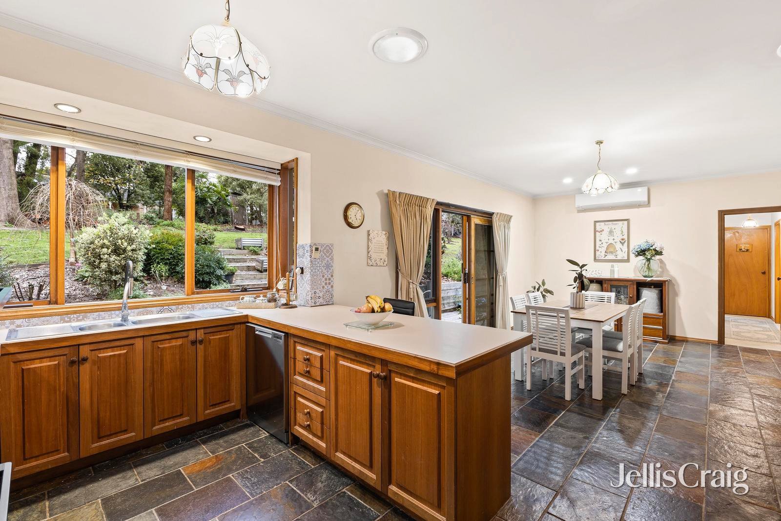 2 Glenwood Close, Donvale image 8