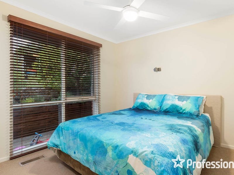 2 Great Oak Court, Mooroolbark image 11