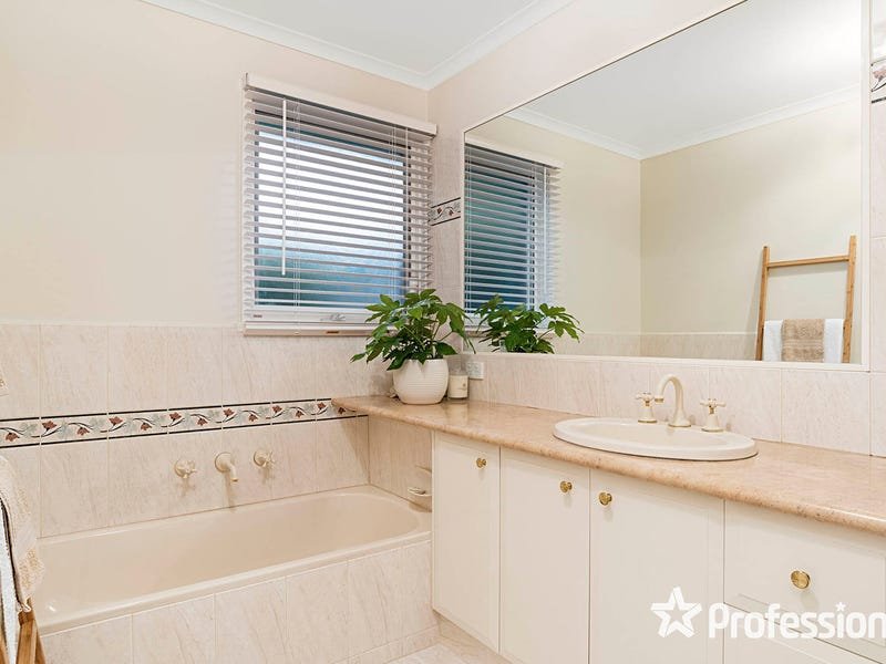 2 Great Oak Court, Mooroolbark image 14