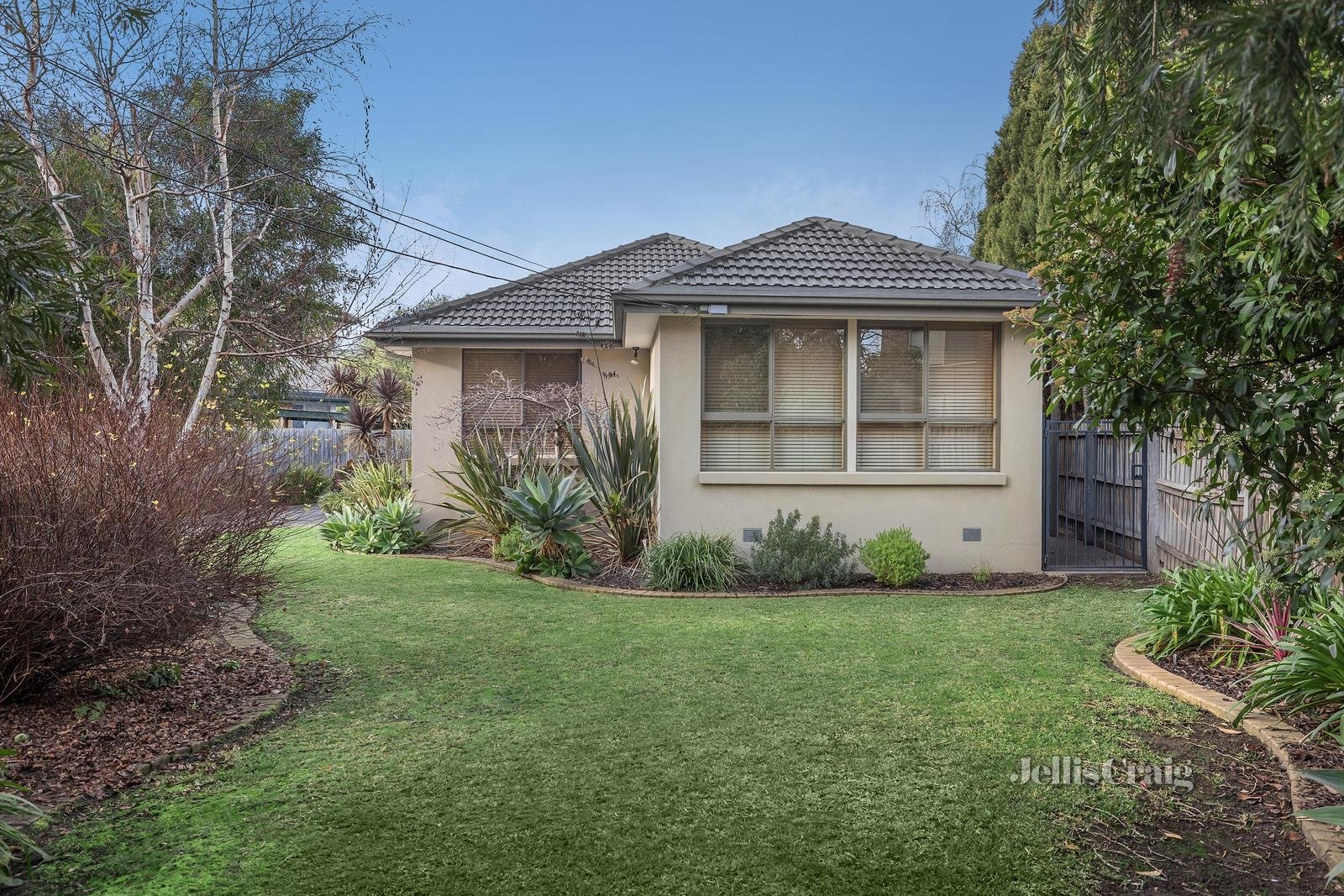 2 Greenview Court, Bentleigh East image 1