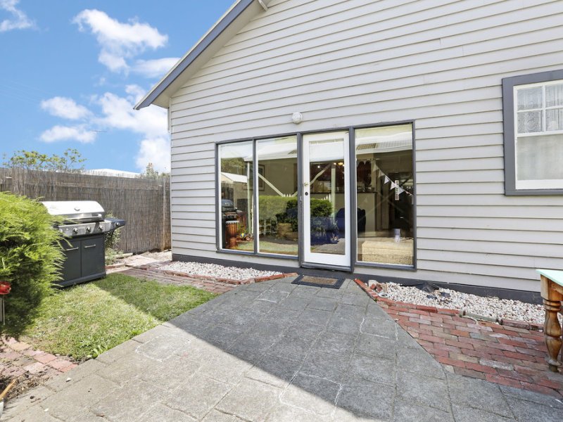 2 Gurr Street, East Geelong image 8