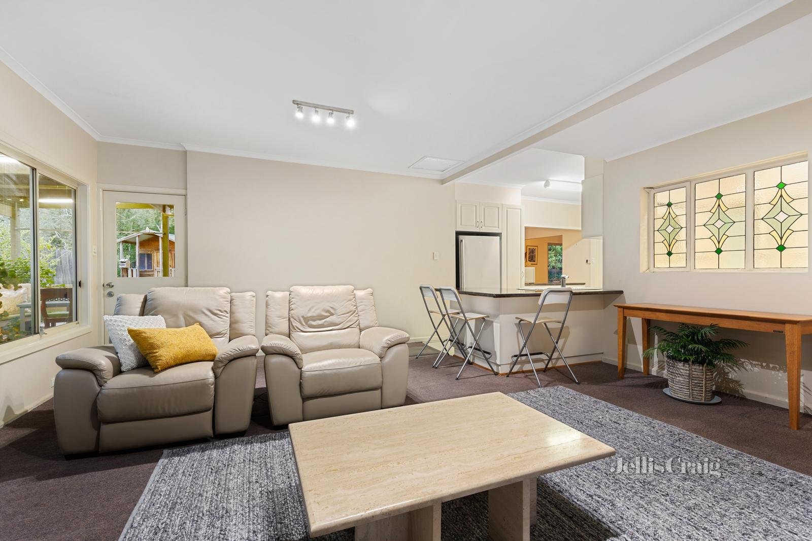 2 Halley Court, Bentleigh image 5