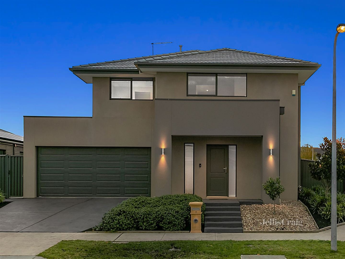 2 Hammersmith Way, Cranbourne East image 1