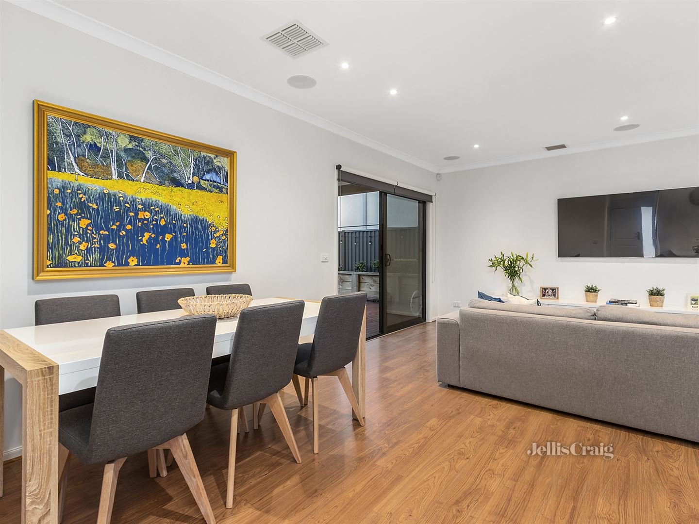 2 Hammersmith Way, Cranbourne East image 5