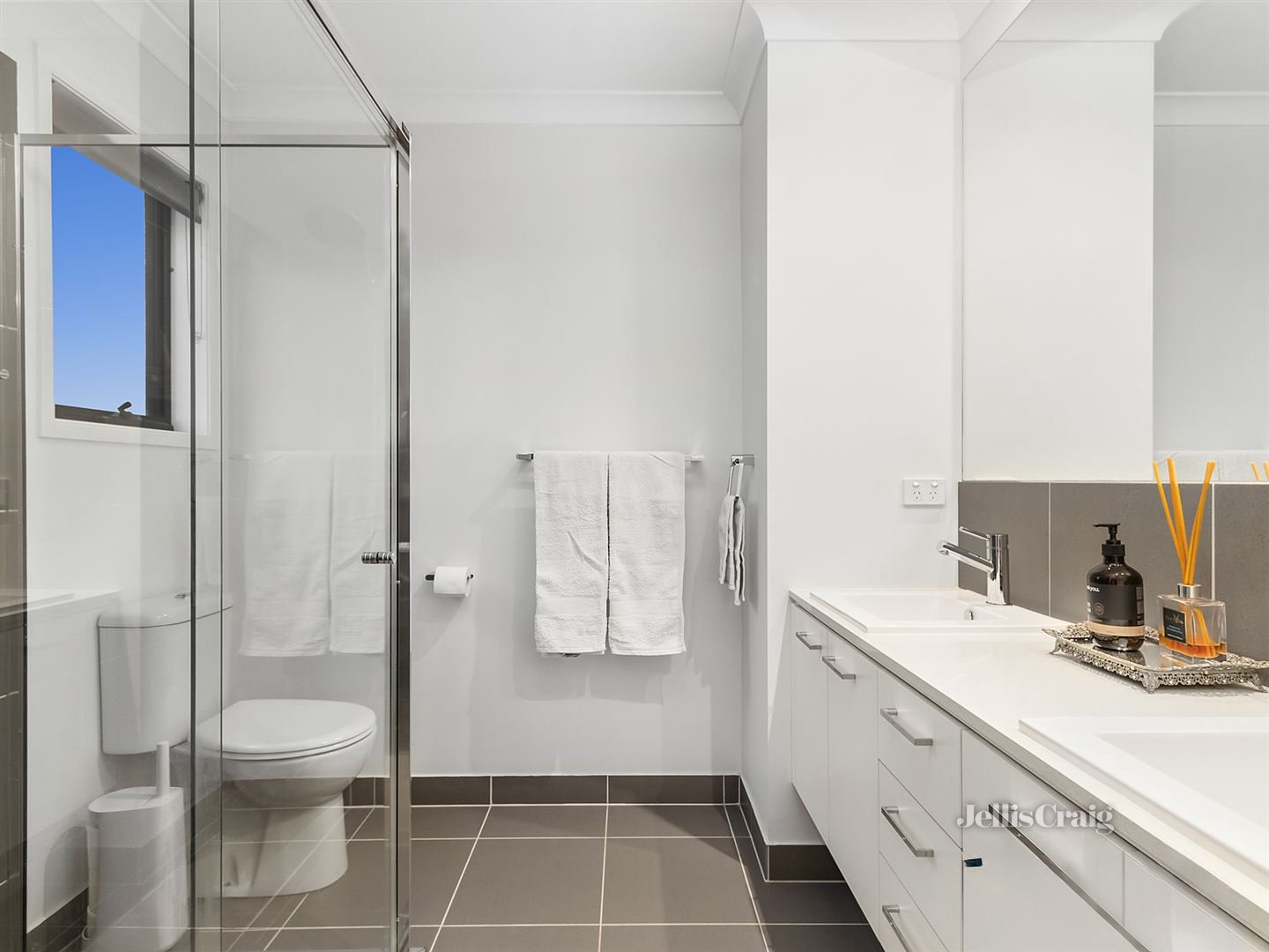 2 Hammersmith Way, Cranbourne East image 7