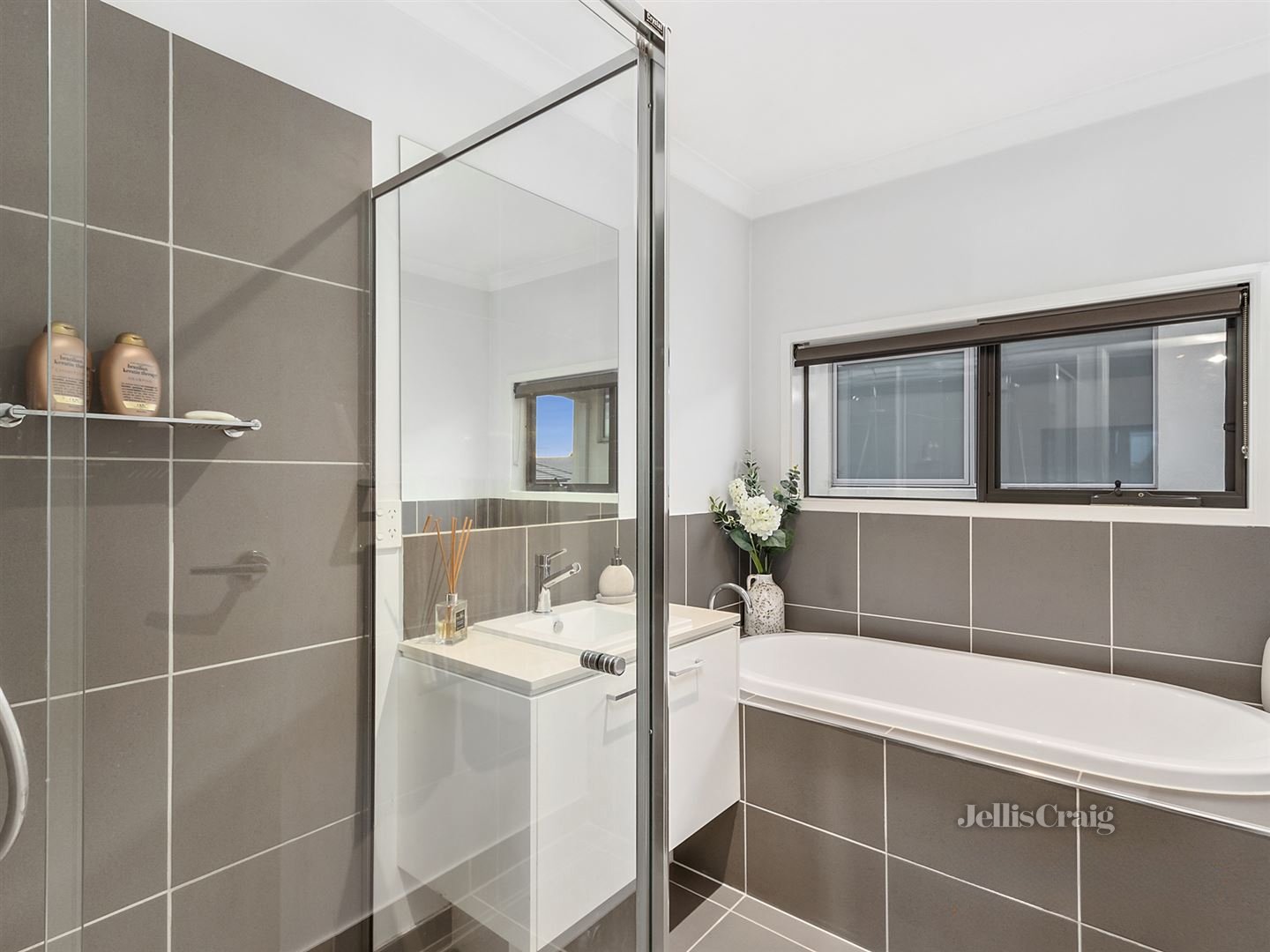 2 Hammersmith Way, Cranbourne East image 9