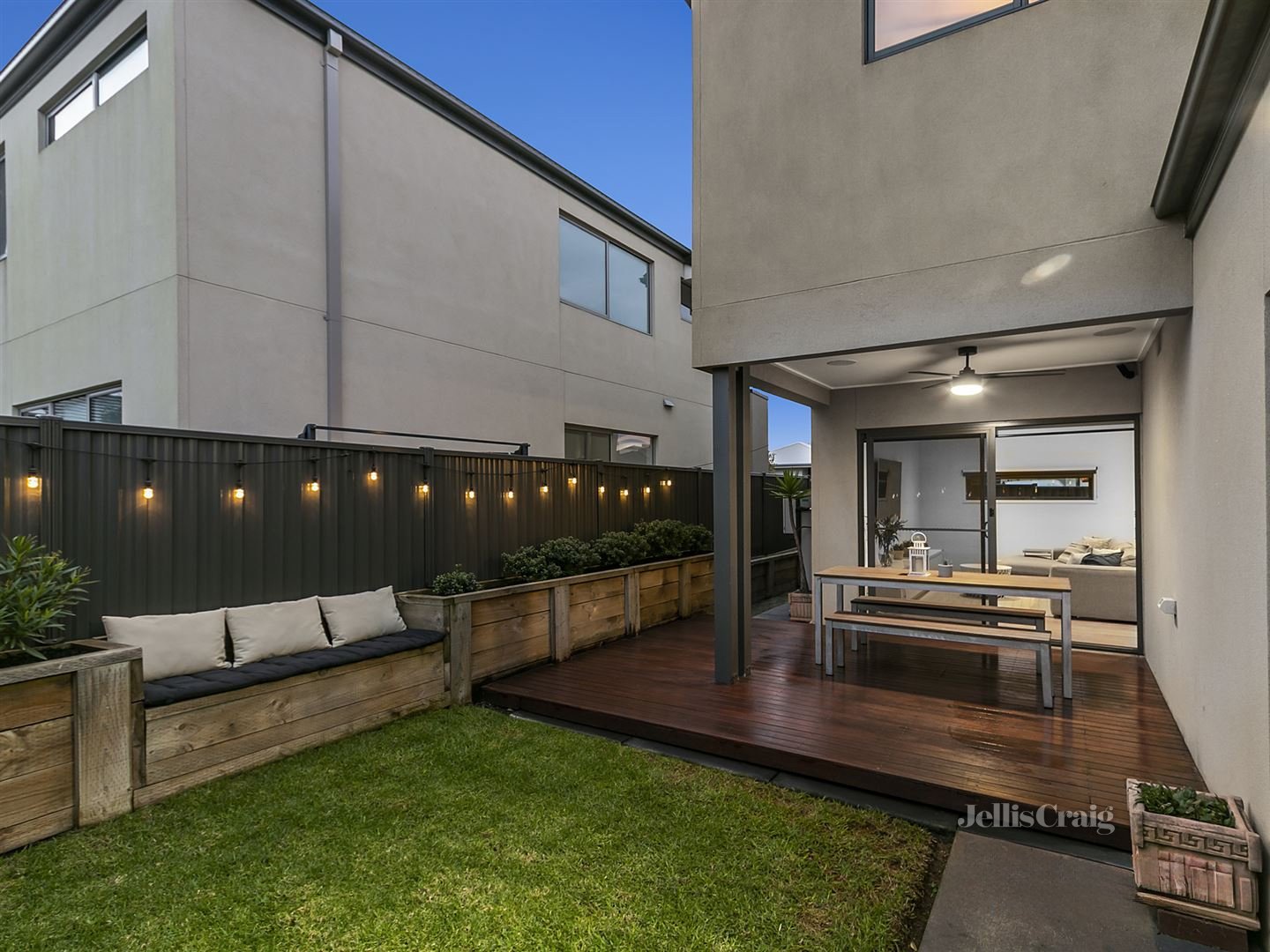 2 Hammersmith Way, Cranbourne East image 11