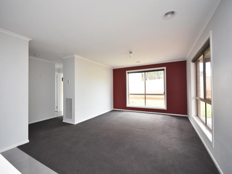2 Hanly Close, Canadian image 6