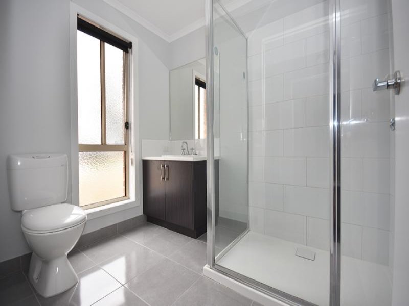 2 Hanly Close, Canadian image 12