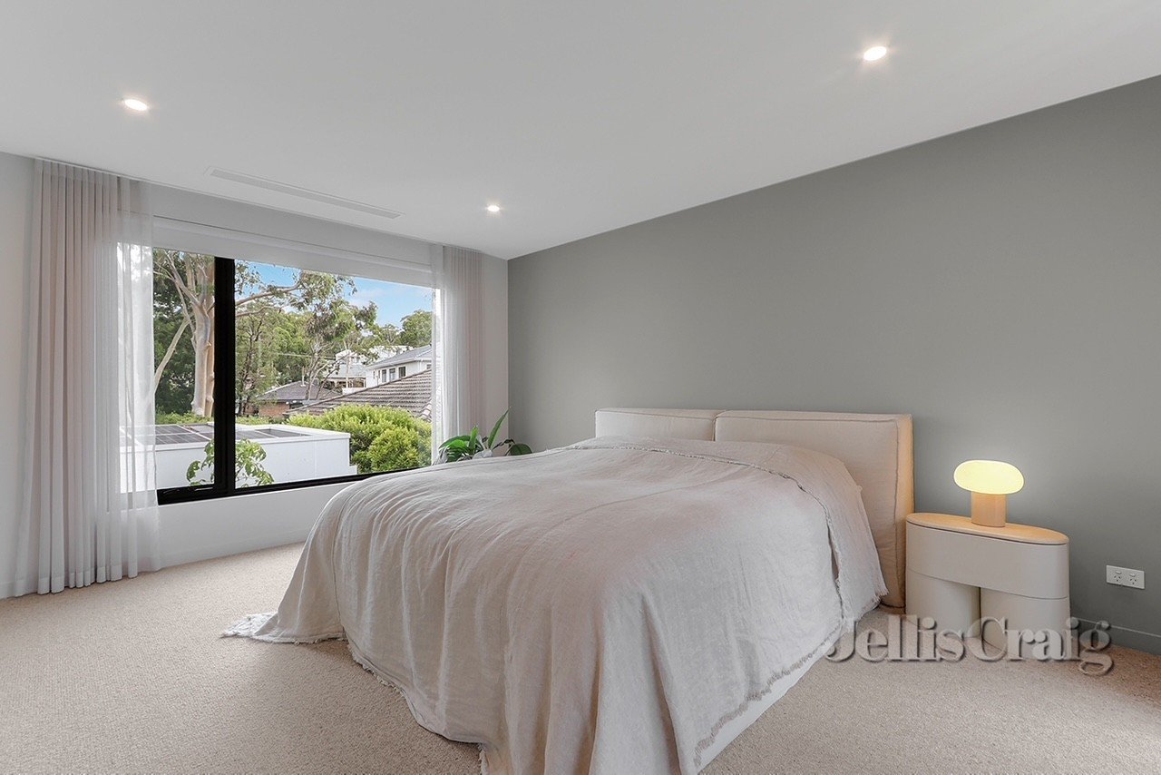 2 Hanwell Court, Glen Waverley image 5