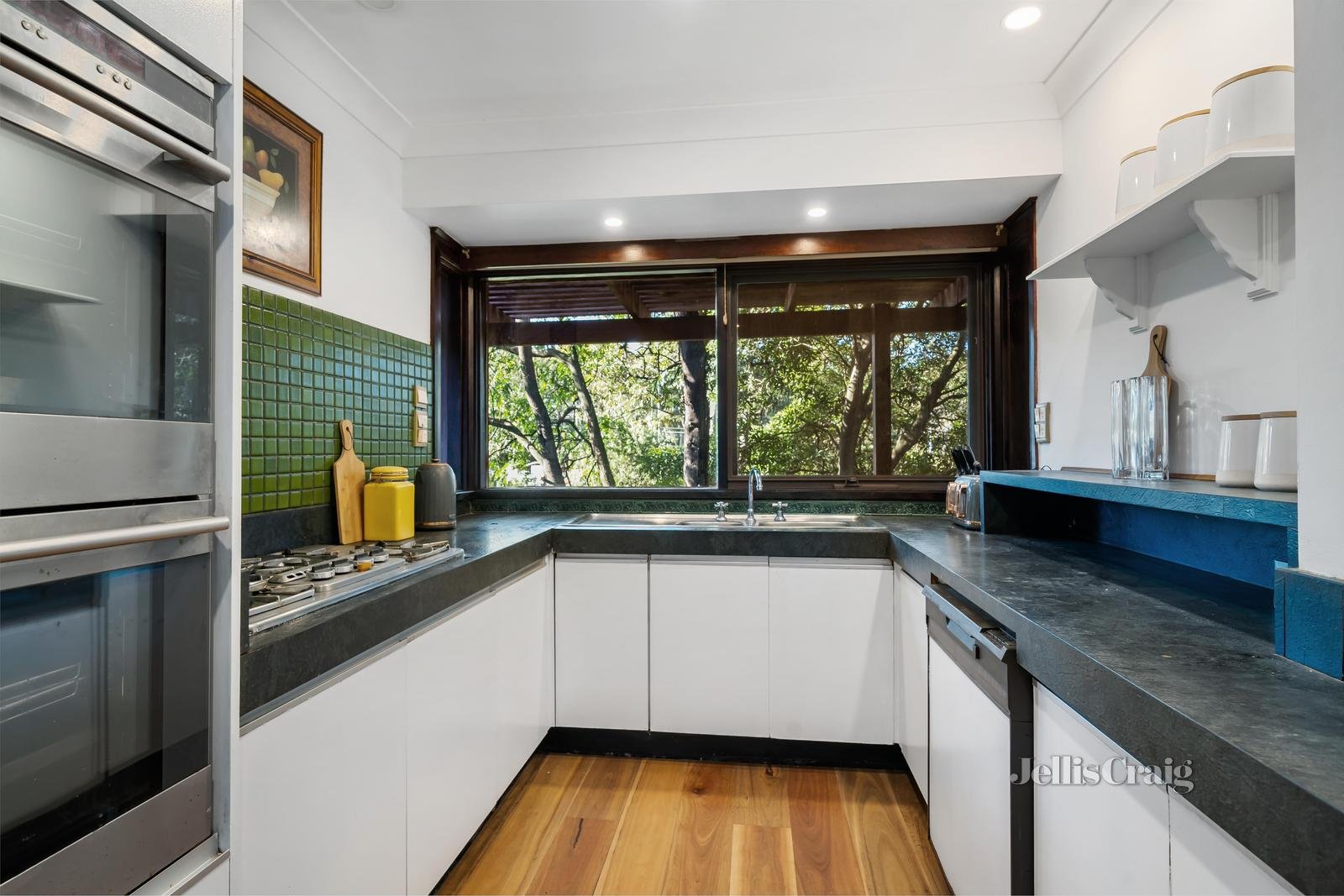 2 Highvale Court, Glen Waverley image 4