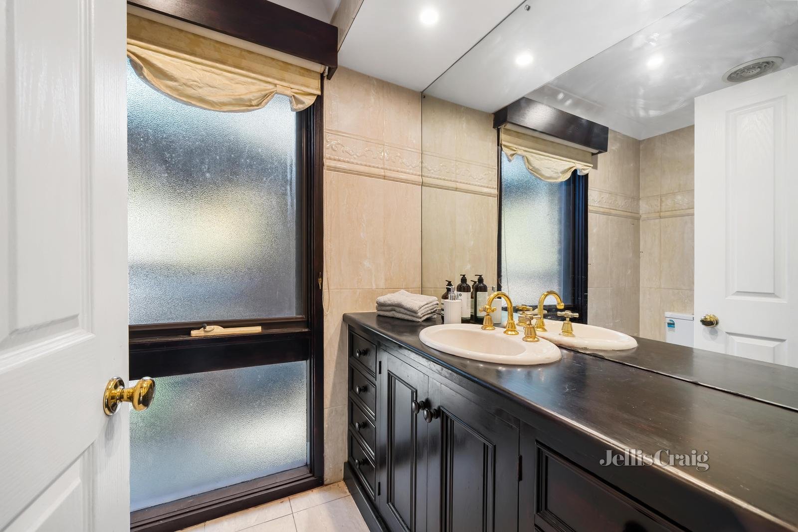 2 Highvale Court, Glen Waverley image 8