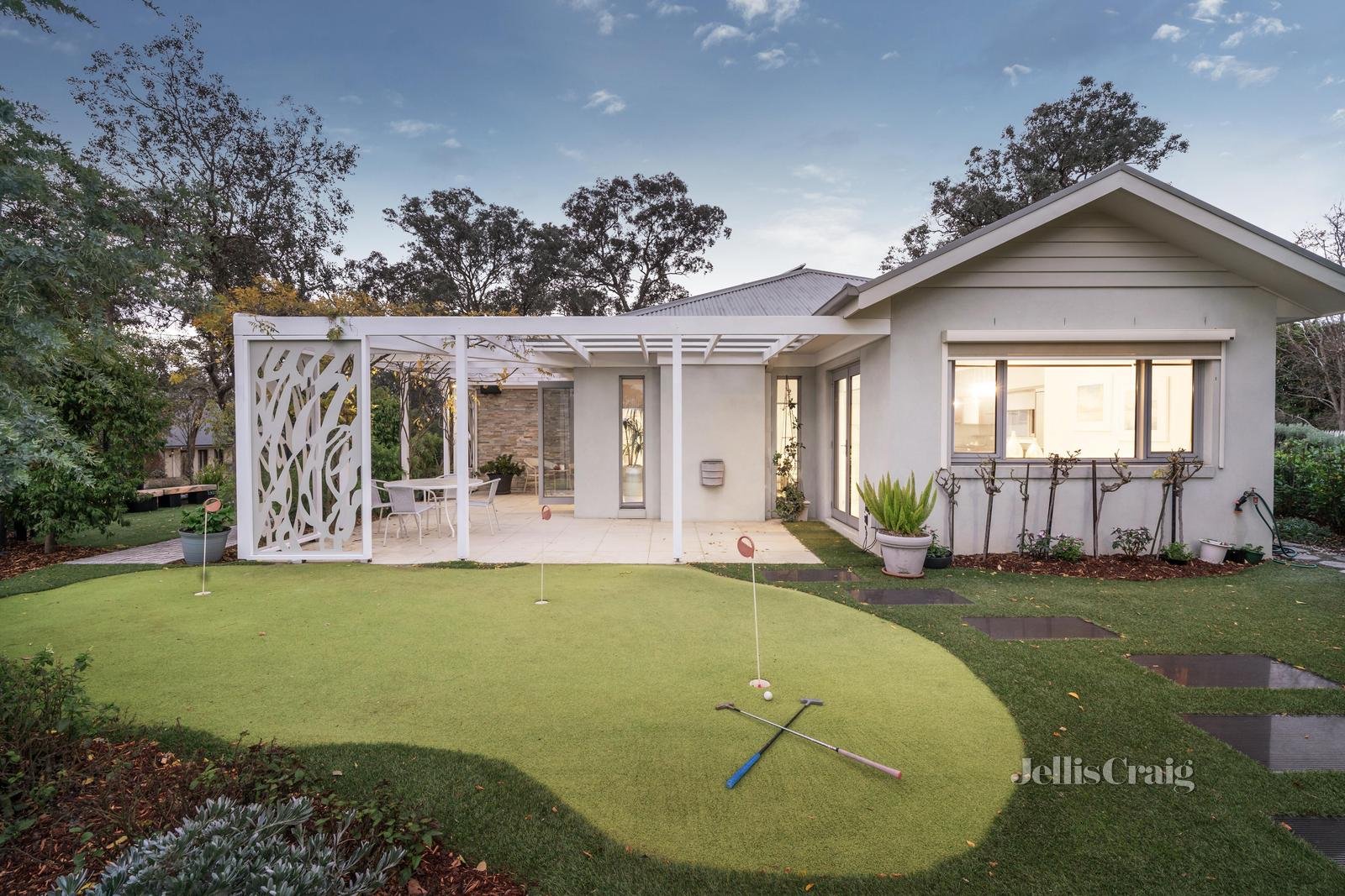 2 Hillcrest Road, Eltham North image 2