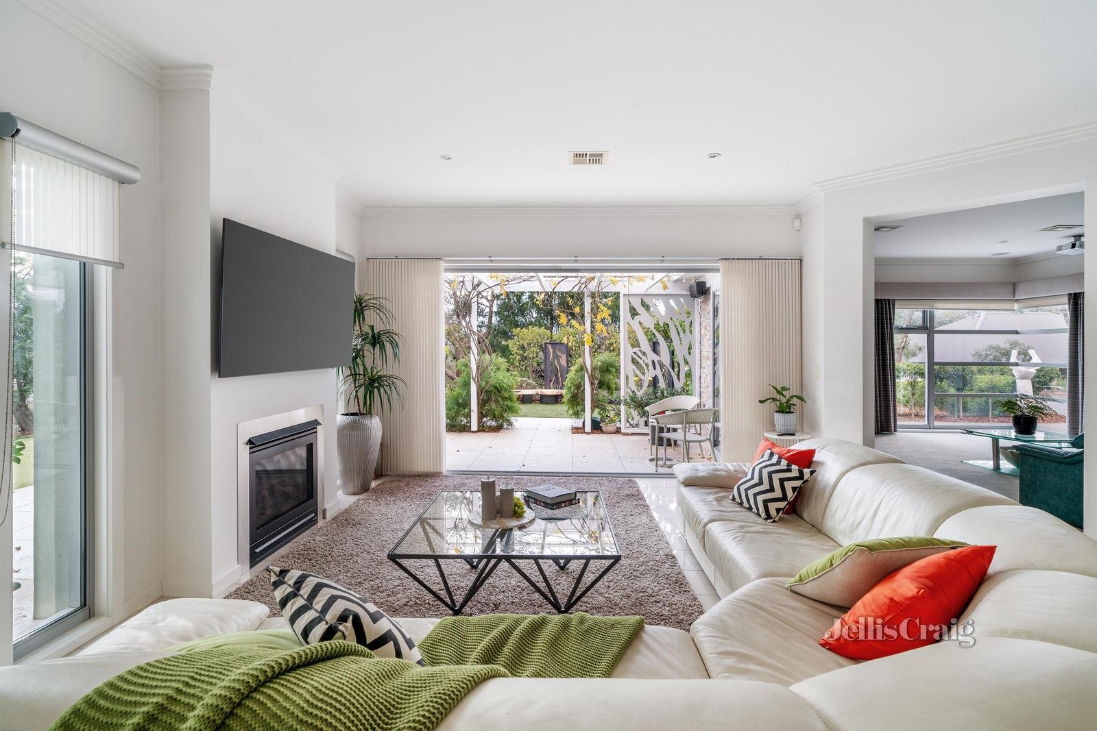 2 Hillcrest Road, Eltham North image 4