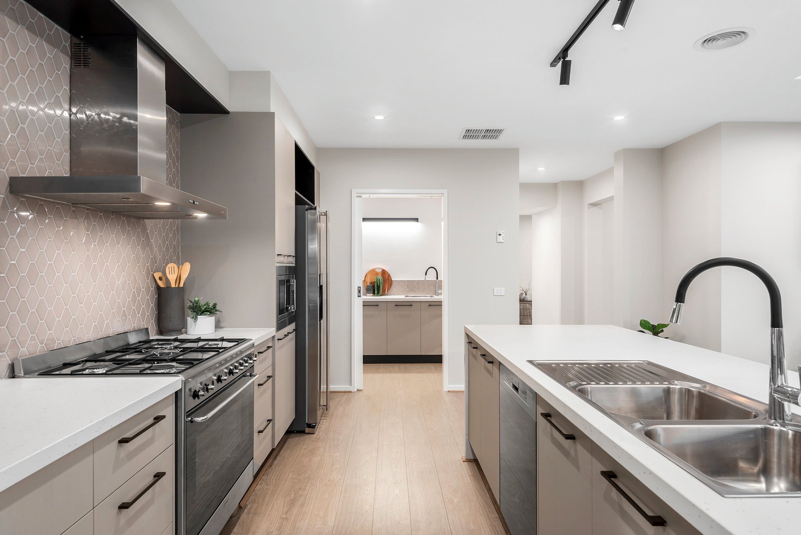Property Gallery Thumbnail 6