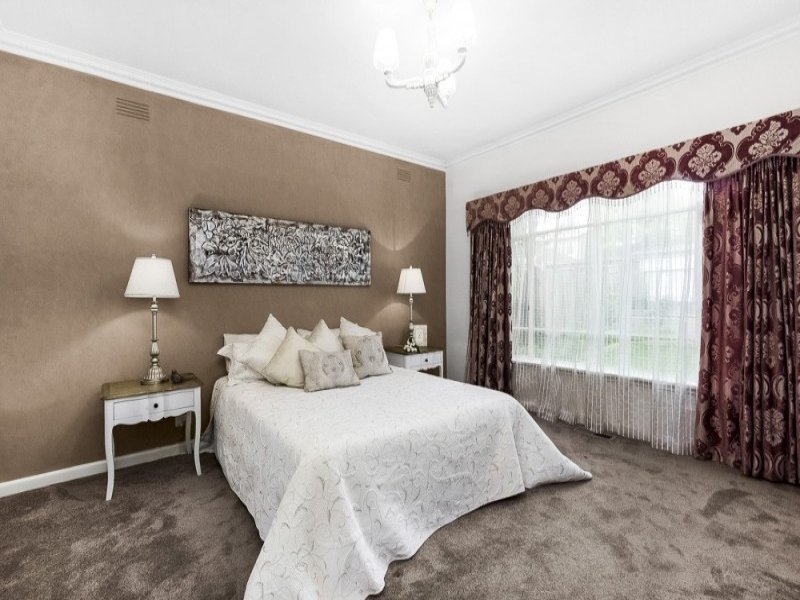 2 Hood Street, Balwyn North image 6