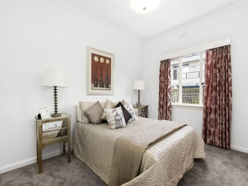 2 Hood Street, Balwyn North image 8