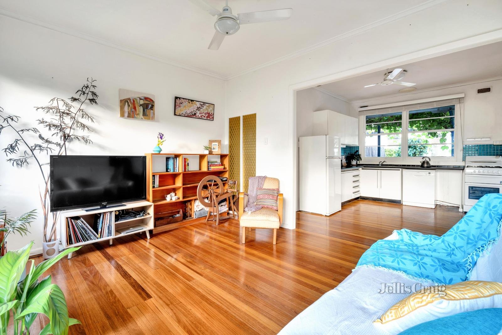 2 Hopetoun Avenue, Brunswick West image 3