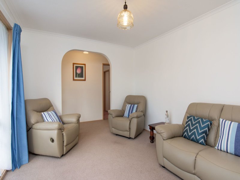 2 Hyde Park Walk, Mooroolbark image 2