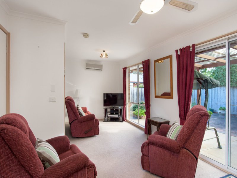 2 Hyde Park Walk, Mooroolbark image 4
