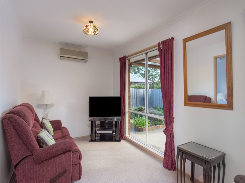 2 Hyde Park Walk, Mooroolbark image 5