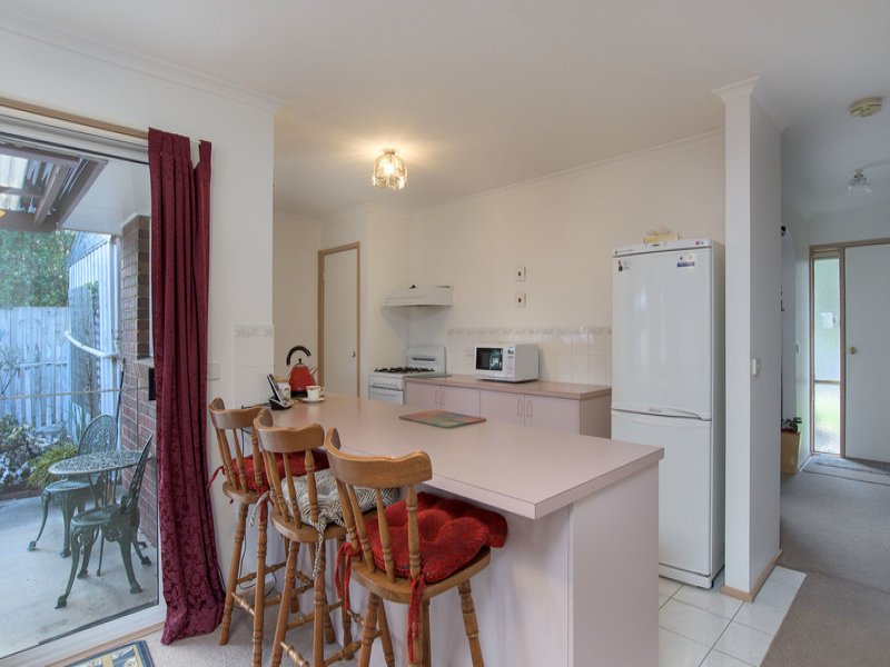2 Hyde Park Walk, Mooroolbark image 6