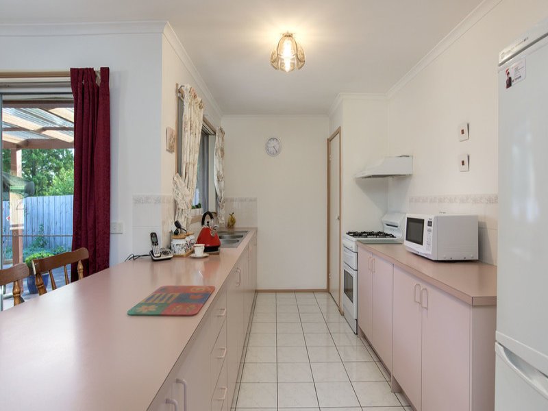2 Hyde Park Walk, Mooroolbark image 7