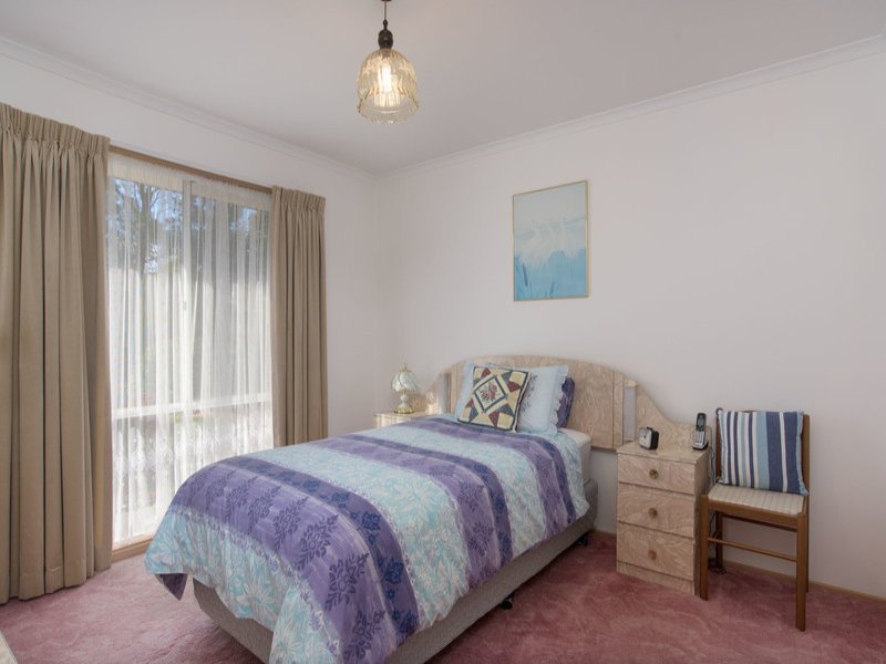 2 Hyde Park Walk, Mooroolbark image 8