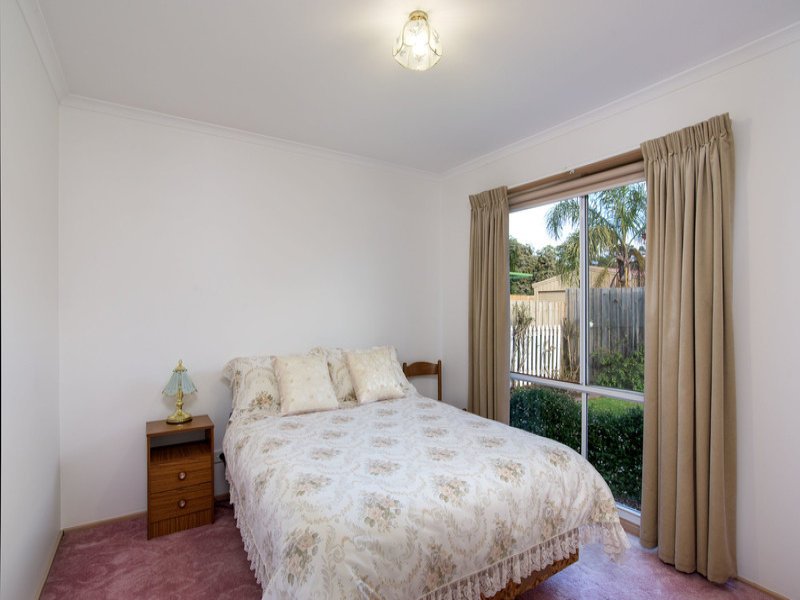 2 Hyde Park Walk, Mooroolbark image 9