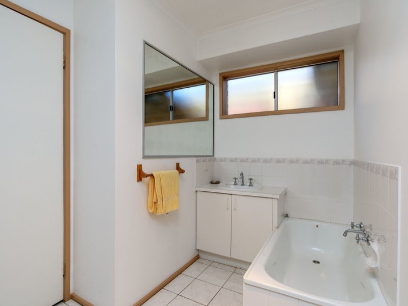2 Hyde Park Walk, Mooroolbark image 10