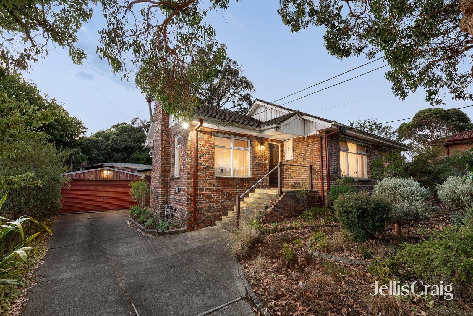 2 Ian Crescent, Mitcham image 1