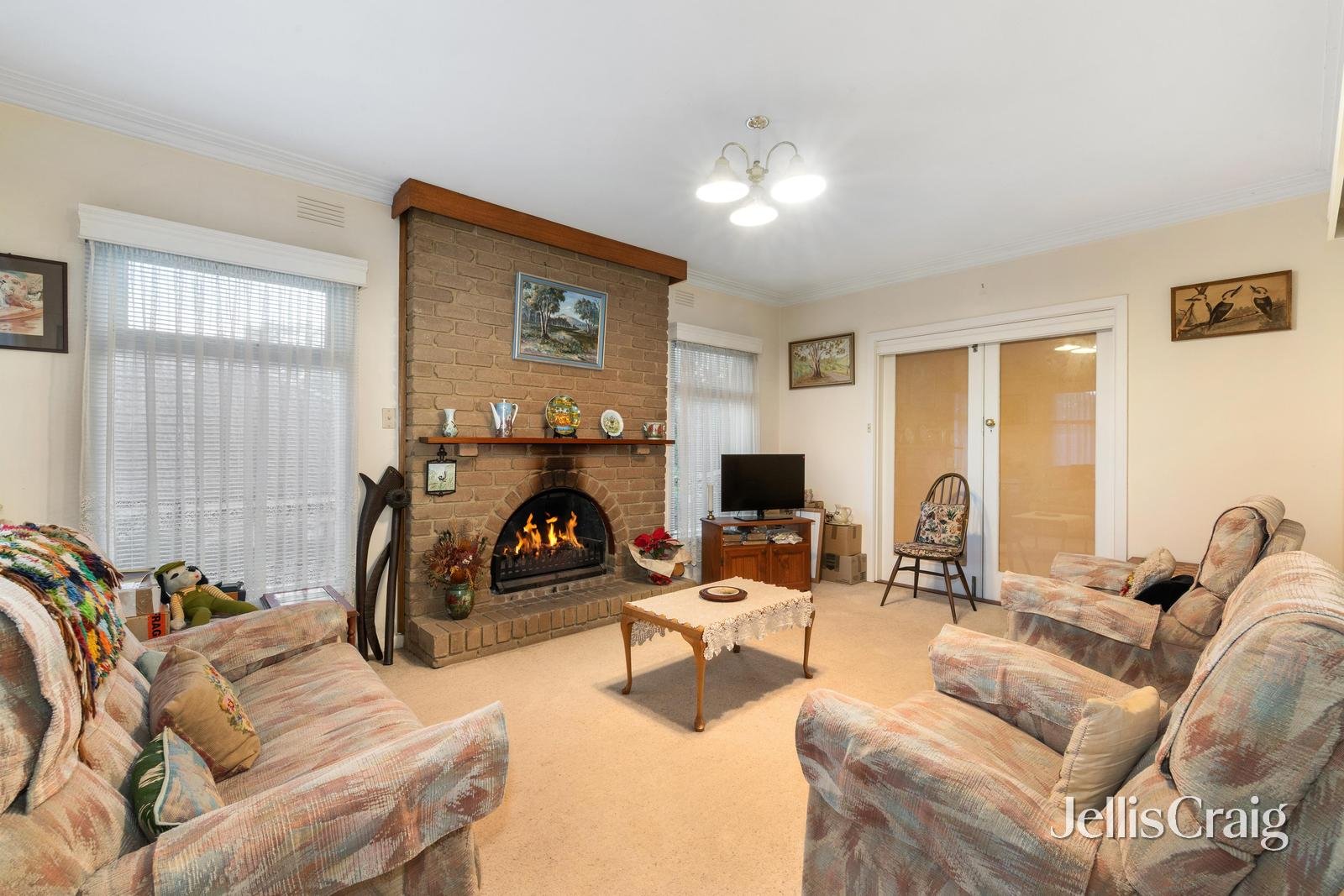 2 Ian Crescent, Mitcham image 2